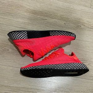 Adidas deerupt athletic shoes
